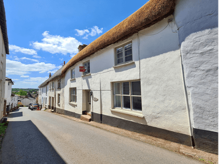 3 Double Bedroom Cottage with Parking in Popular Town